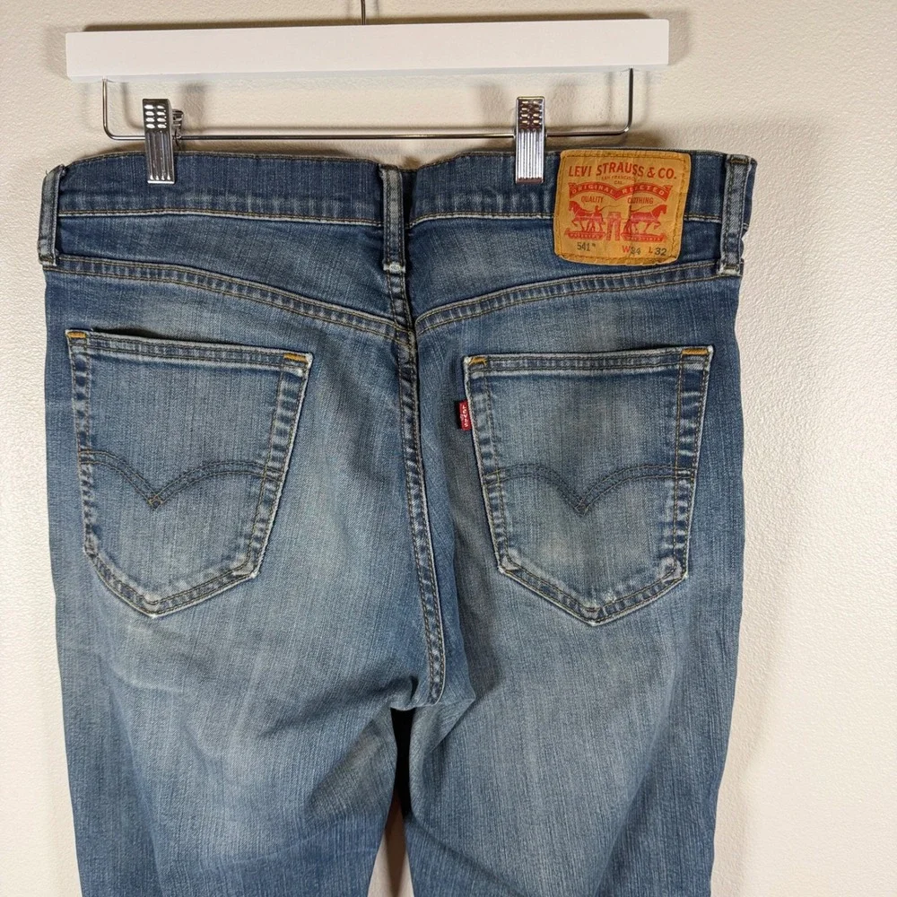 Levis 541 Athletic‎ Taper Mens Blue Jeans Medium Wash 34x30 18181-0017